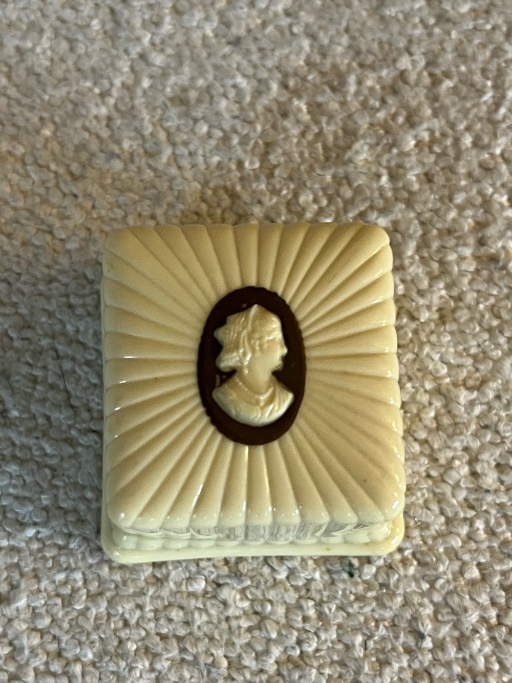 Art Deco Cameo Celluloid Ring Presentation Box